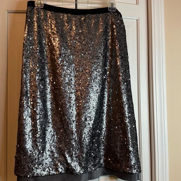 Nic+Zoe black and silver chiffon hem pull on sequin skirt. Size 6 - Picture 3 of 6